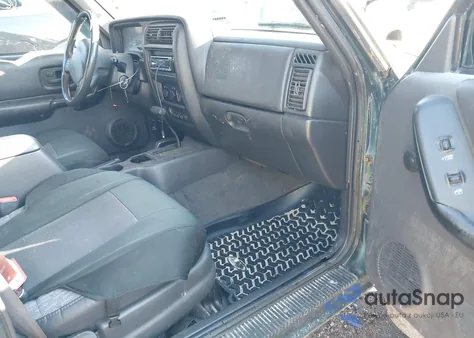 2000 Jeep Cherokee Sport from USA, damaged, VIN 1J4FF48S6YL147949